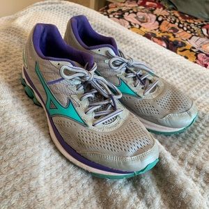 Mizuno Women's Wave Rider 20 Running Shoes